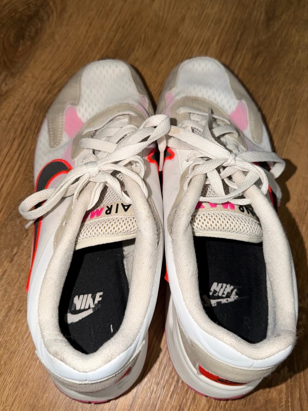 Nike Air Max Women’s White & Pink Sneakers - Picture 7 of 9